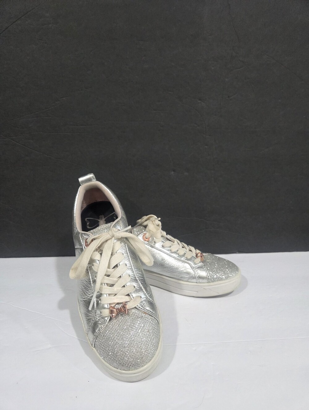 Ted Baker London Kulie Metallic Silver Lace-Up Sneakers Sz.6